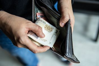 Kwota wolna od potrąceń. Tyle pieniędzy komornik musi zostawić