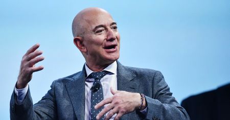 Jeff Bezos poleci w kosmos. Jest jednym z najbogatszych ludzi na świecie