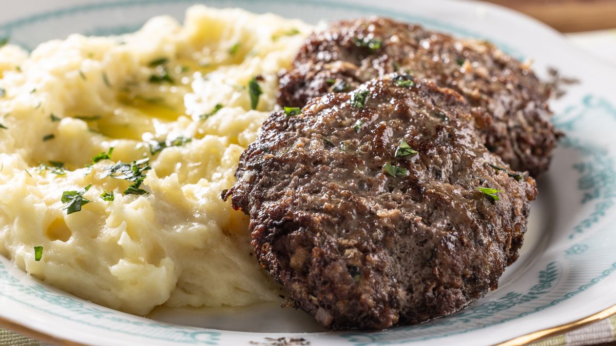 Kotlety mielone najlepiej smakują z purée ziemniaczanym