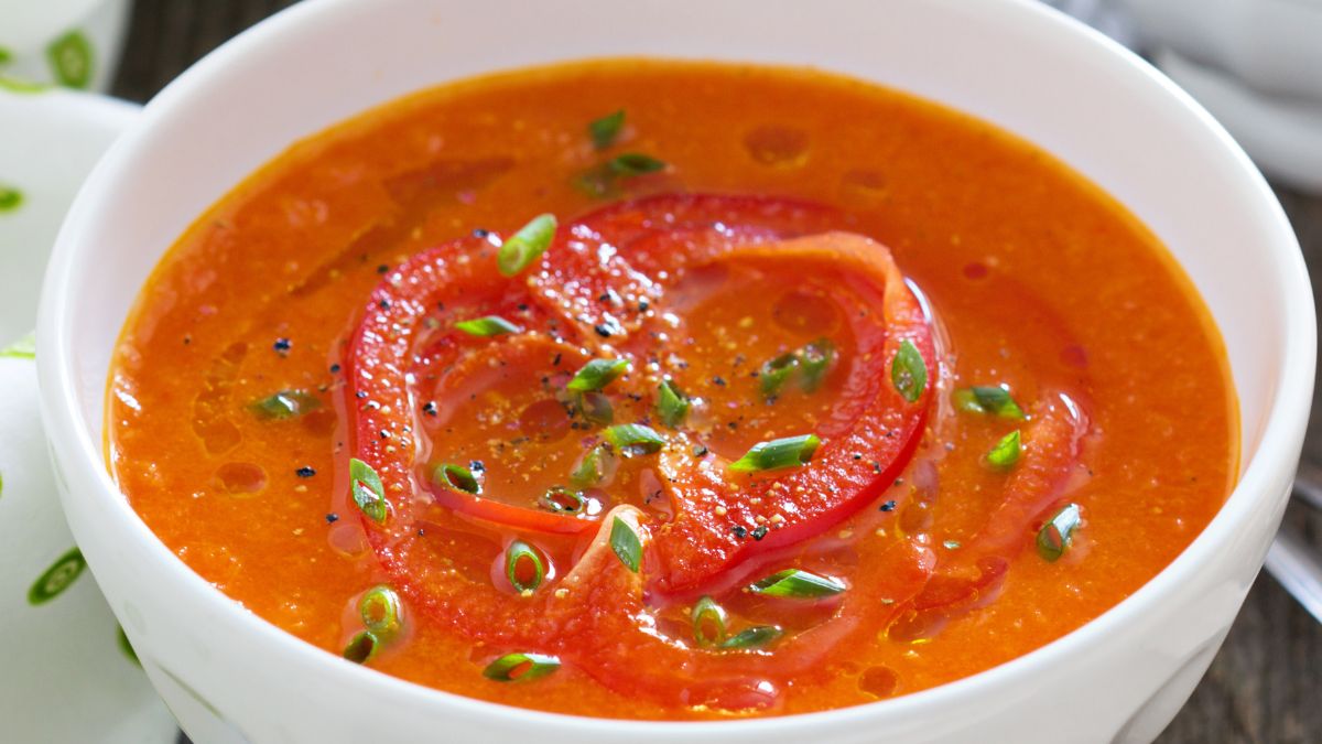 Zupa z pieczonych warzyw z dodatkiem chilli