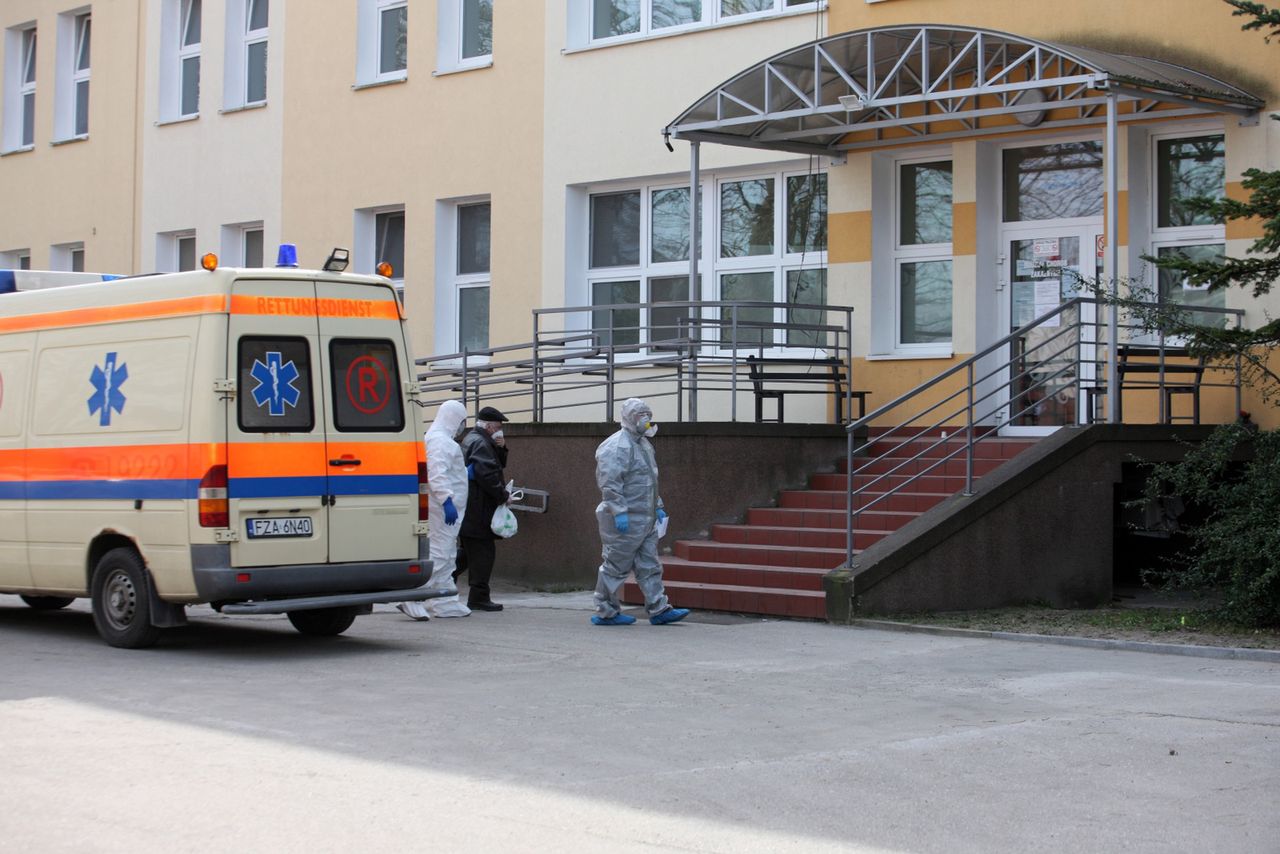 Koronawirus. Jak wygląda sytuacja z dostępnością respiratorów i łóżek?