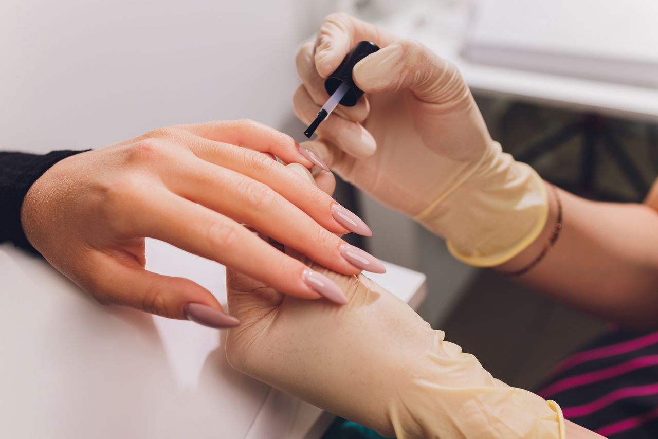 Bez pędzelka. Pisaki hybrydowe, którymi zrobisz manicure sama