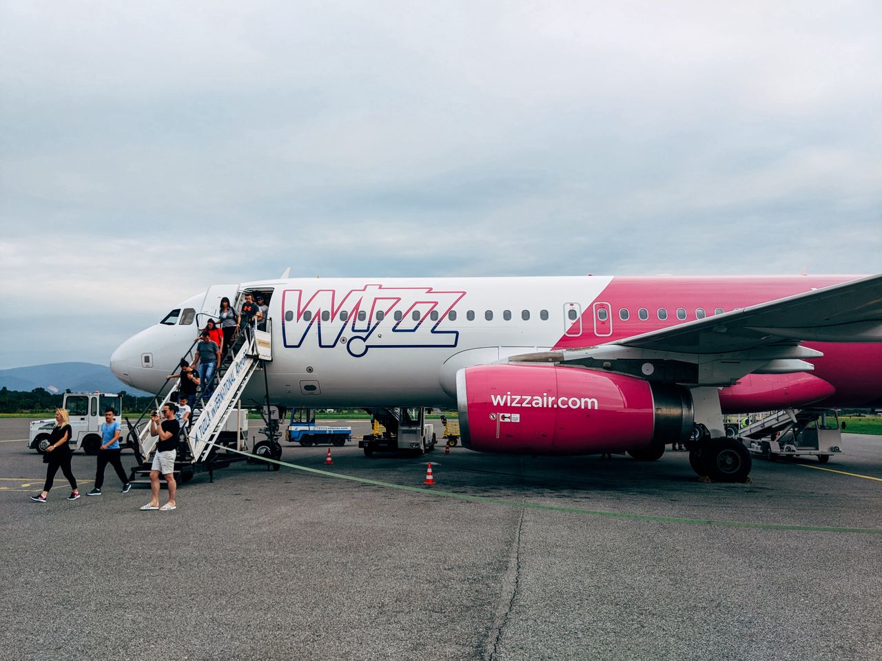 Koronawirus w Polsce. Awantura na pokładzie samolotu we Wrocławiu. Pasażer nie chciał założyć maseczki