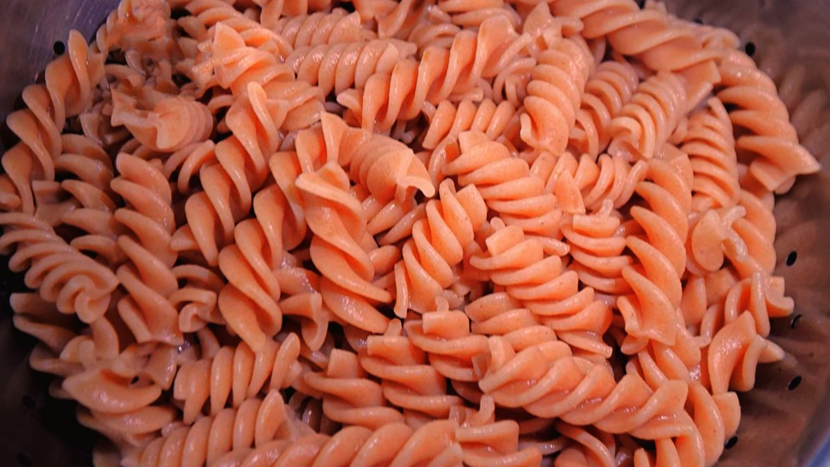 Makaron ze strączków to świetna opcja dla osób, które chcą ograniczyć węglowodany proste oraz zwiększyć ilość białka i błonnika w diecie.