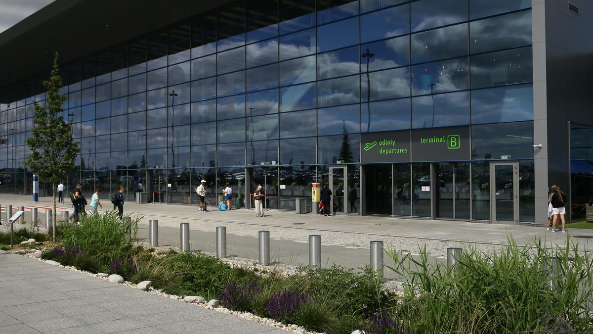 lotnisko Katowice Pyrzowice
Jarek Praszkiewicz
Katowice Pyrzowice, konferencja, LIFE Archiclima, lotnisko, projekt LIFE Archiclima, ogr�d deszczowy, klimat, miasto, miejska, przyroda, ziele�, zazielenianie