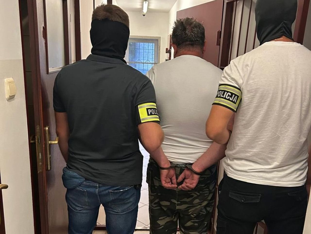 Oksa: Porwał własną żonę. Najpierw pobił, a potem wciągnął ją do samochodu