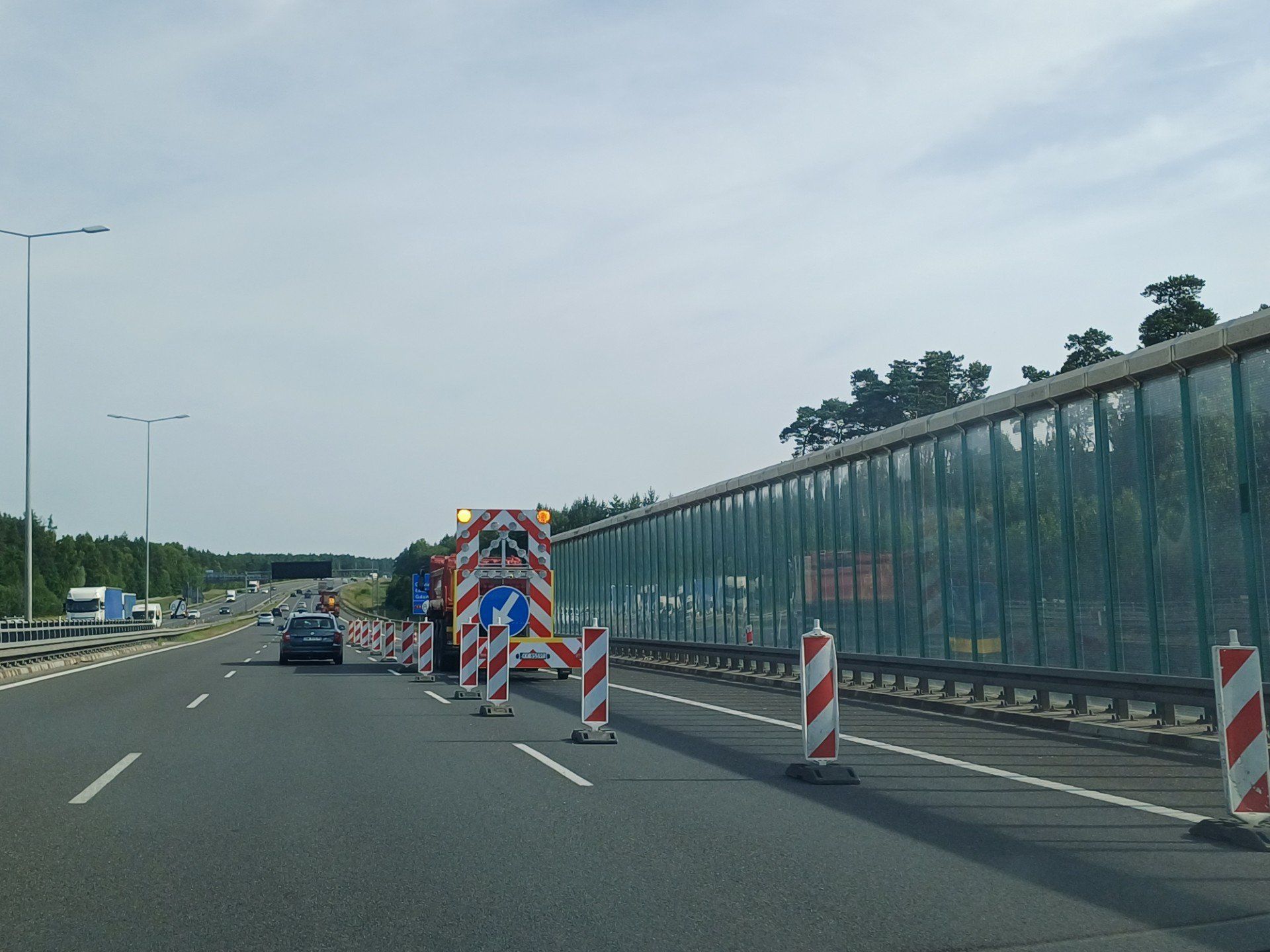 Na autostradzie A1 tuż za węzłem Żory wyłączony z ruchu jest fragment prawego pasa jezdni
