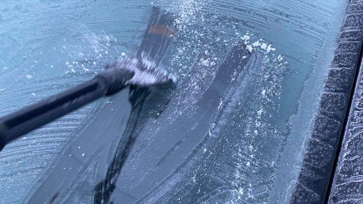 Skrobaczka plastikowa jest dobrym narzędziem do usuwania szronu, ale trzeba sprawdzić jedną rzecz.