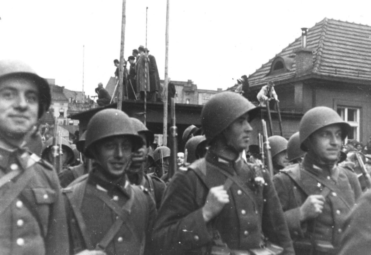 Polscy żołnierze po wkroczeniu do Zaolzia