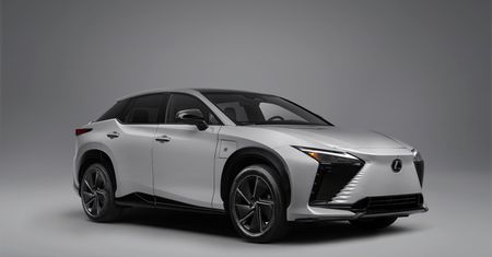 Elektryczny Lexus dostał symulowane biegi. Na razie tylko w USA