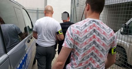 "Chciał być sam". Oblał żonę benzyną i podpalił. Koszmarny finał