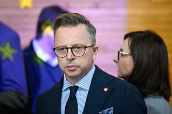 PiS zmniejsza dystans do KO. Joński: Efekt Czarnka działa