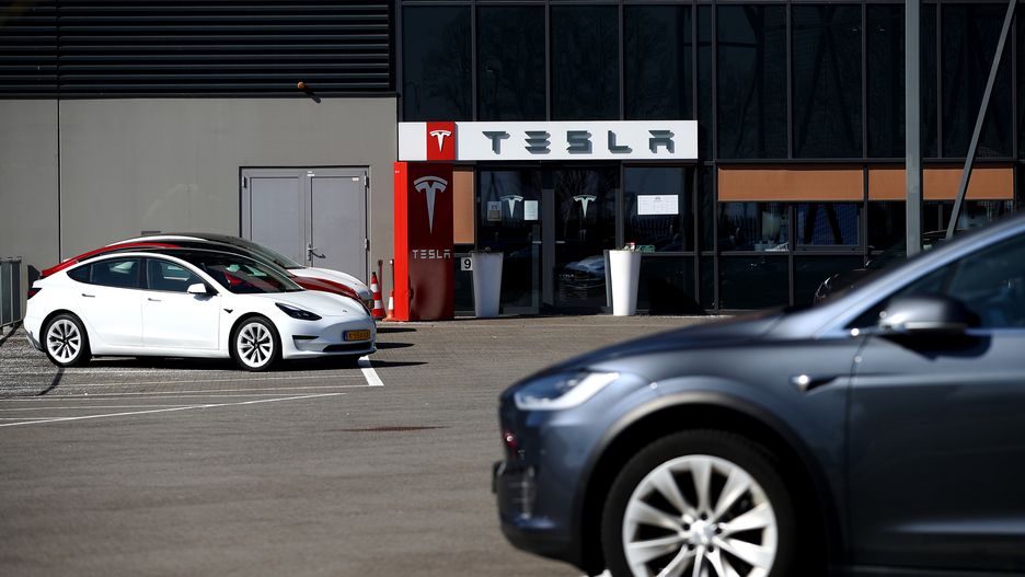 Tesla to firma, której początek fały wizje przyszłości Elona Muska.