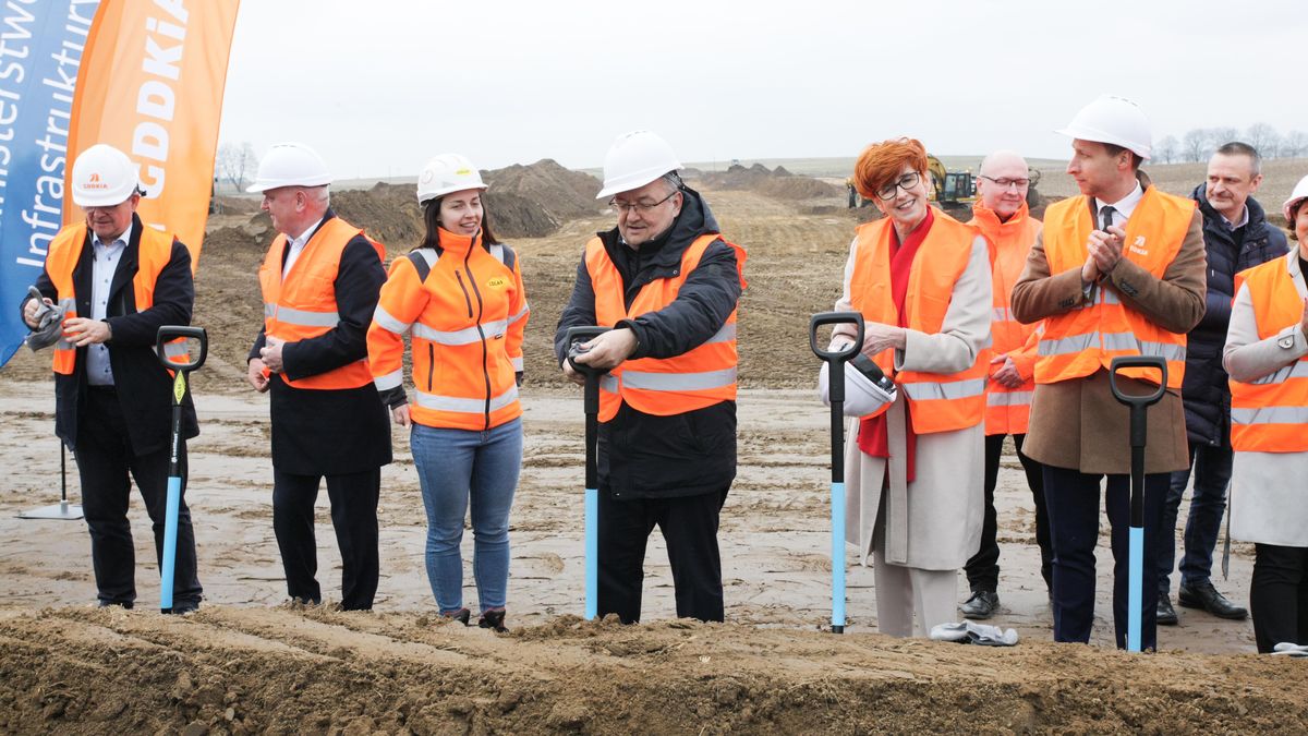 Politycy PiS podczas  inauguracji budowy obwodnicy Strzelec Krajeńskich 