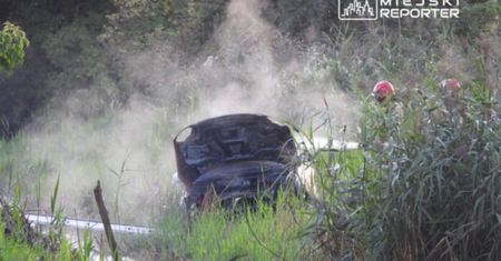 Auto 27-latka utknęło. Zaczął "piłować" silnik. Oto finał