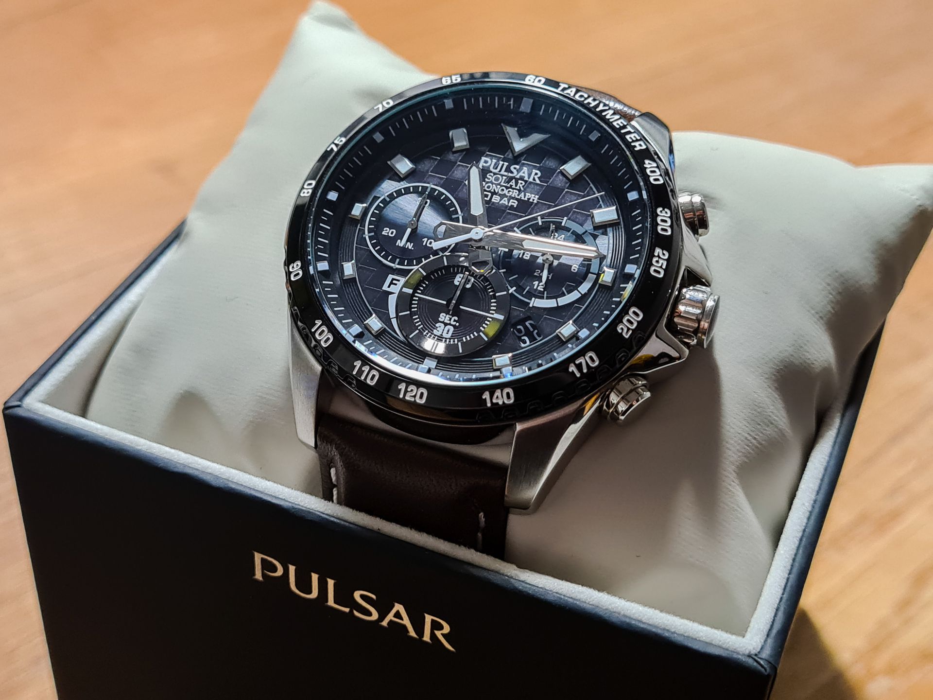 Pulsar Chronograph Solar PZ5109X1: Jak działa mechanizm solarny? 3