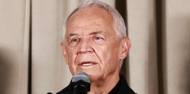 Marek Kondrat dziś jest szczęśliwy u boku młodszej o 38 lat żony. Mało kto pamięta, że z pierwszą żoną wziął ślub PRZED KAMERAMI TVP