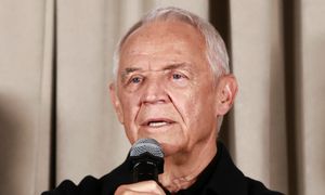 Marek Kondrat dziś jest szczęśliwy u boku młodszej o 38 lat żony. Mało kto pamięta, że z pierwszą żoną wziął ślub PRZED KAMERAMI TVP