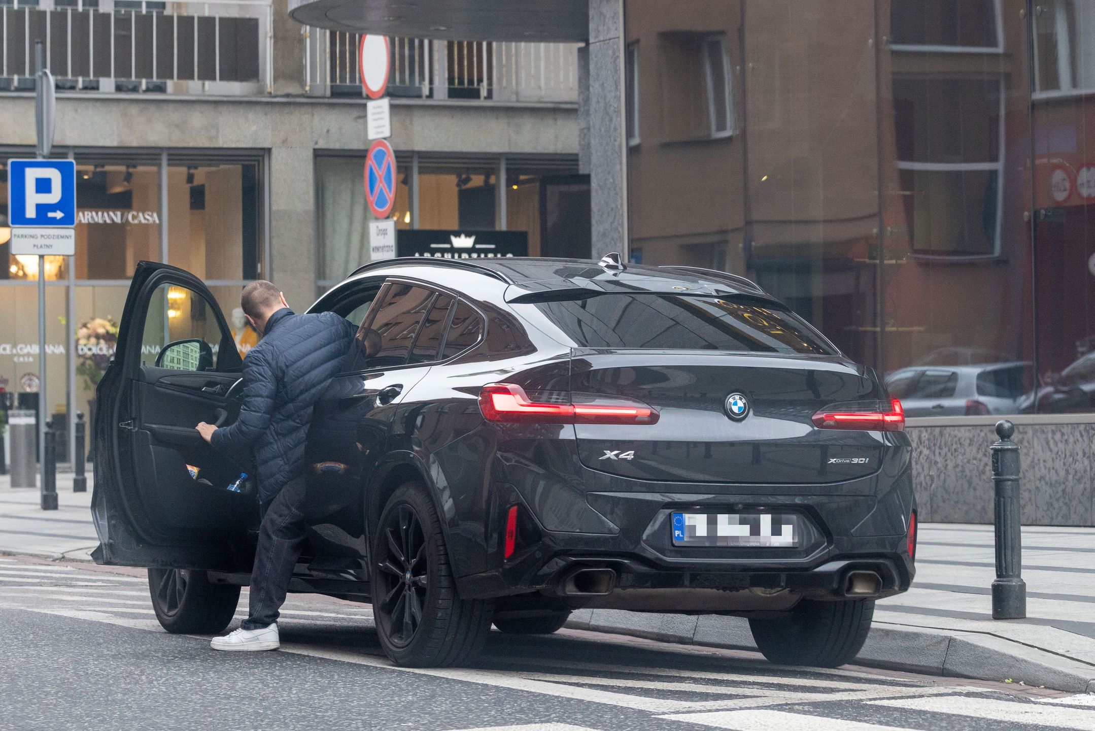 Marcin Hakiel zatrzymał samochód na zakazie