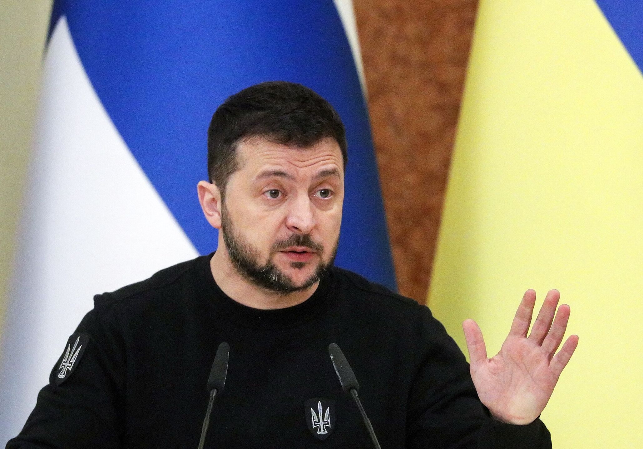 Ukrainian President Volodymyr Zelensky speaks at a press conference following a meeting with Finland's President Sauli Niinisto in Kyiv, Ukraine, 24 January 2022. Sauli Niinisto arrived in Ukraine to meet with top officials amid the Russian invasion. EPA/SERGEY DOLZHENKO Dostawca: PAP/EPA.