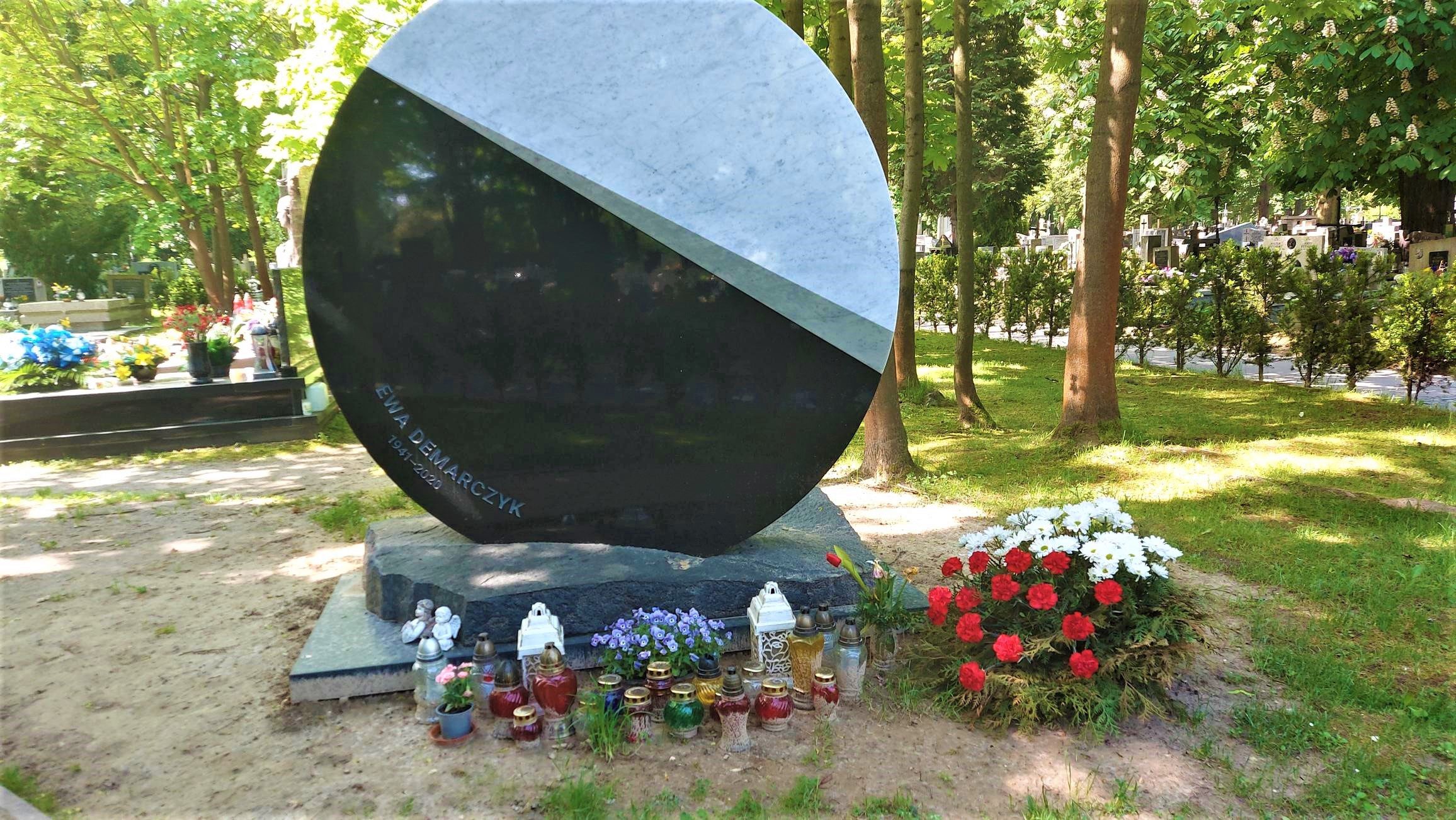Tak wygląda grób Ewy Demarczyk. 