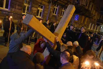 Gorzów: Setki wiernych na Drodze Krzyżowej