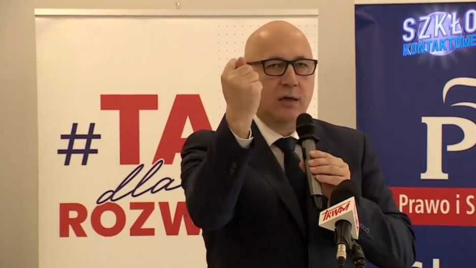 Joachim Brudziński pokazał obraźliwy gest Donaldowi Tuskowi