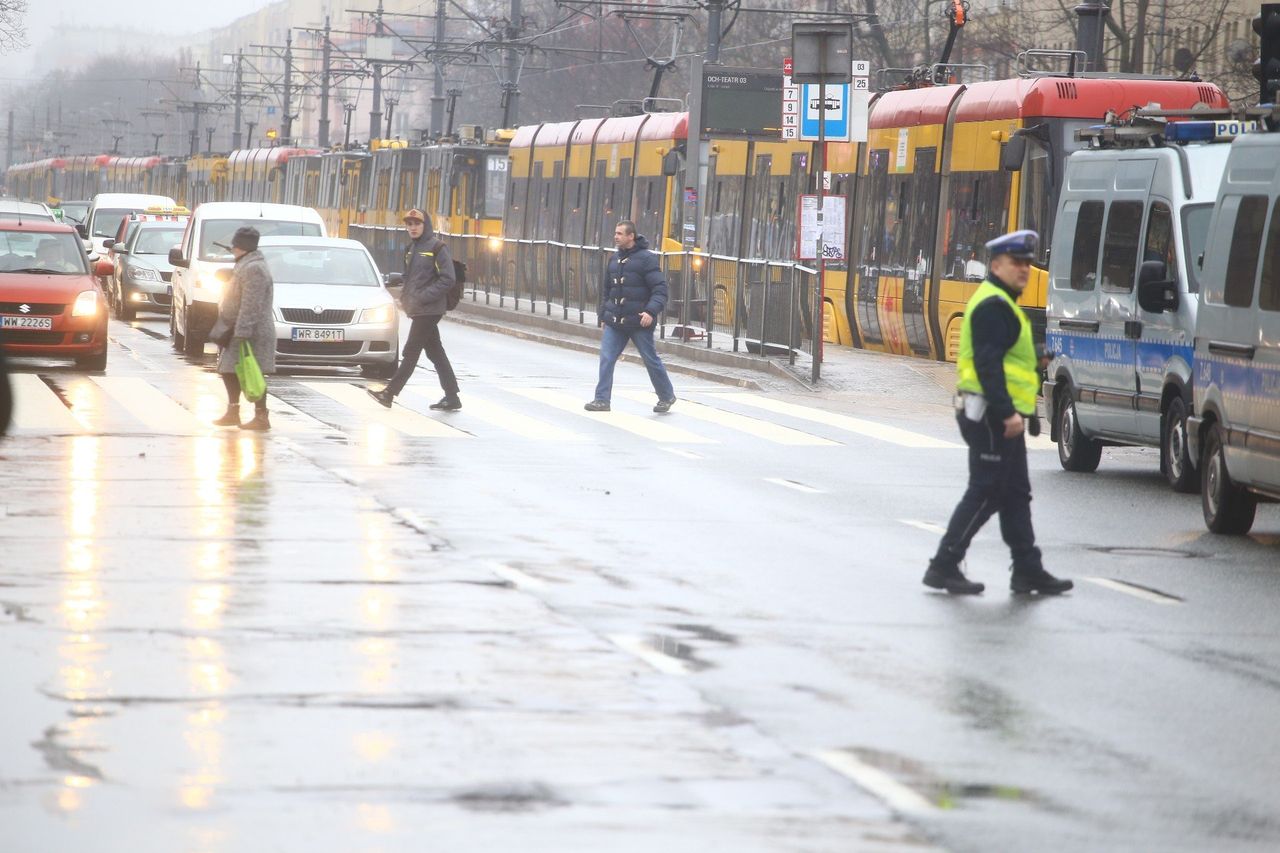Warszawa: Kobieta potrącona przez tramwaj w centrum. Utrudnienia w ruchu