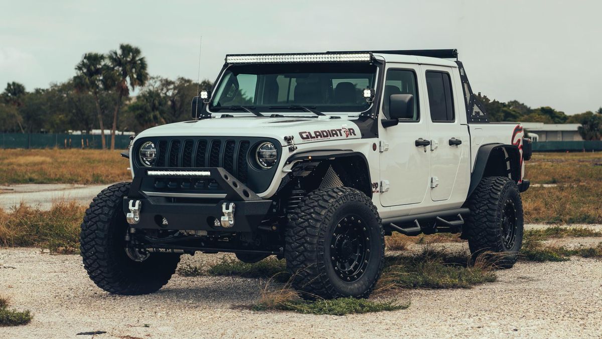 Czysta agresja na kołach, a pod maską silnik o mocy 707 KM.