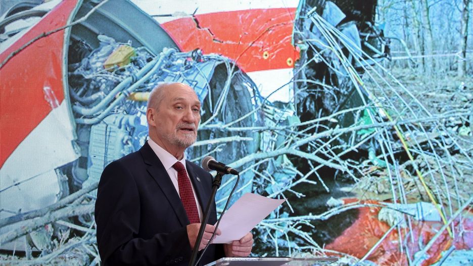 Antoni Macierewicz podczas prezentacji raportu podkomisji smoleńskiej, 11.04.2022
