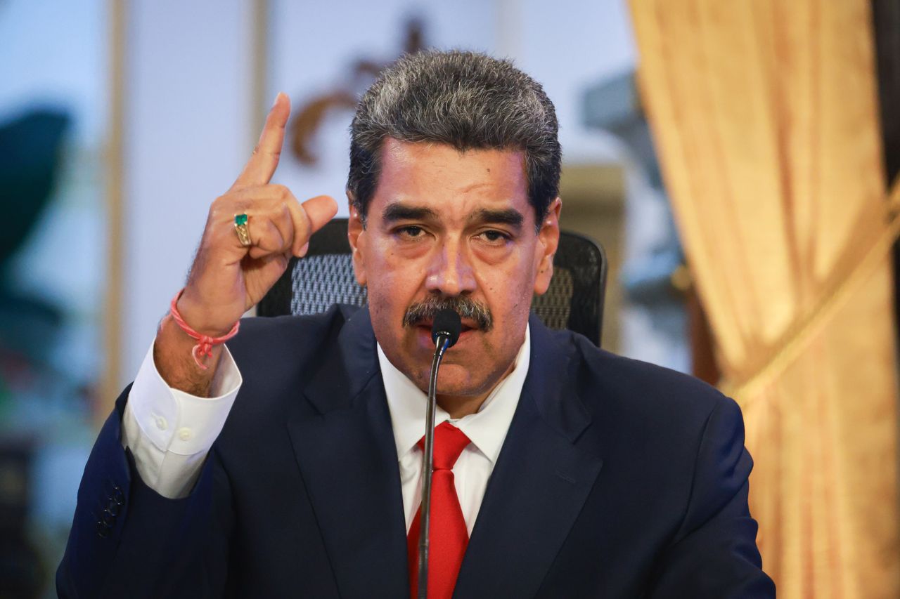 Seizure of Maduro's plane escalates U.S. sanctions on Venezuela