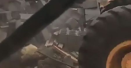 Dziewczyna zabita we śnie. Buldożer zburzył jej dom
