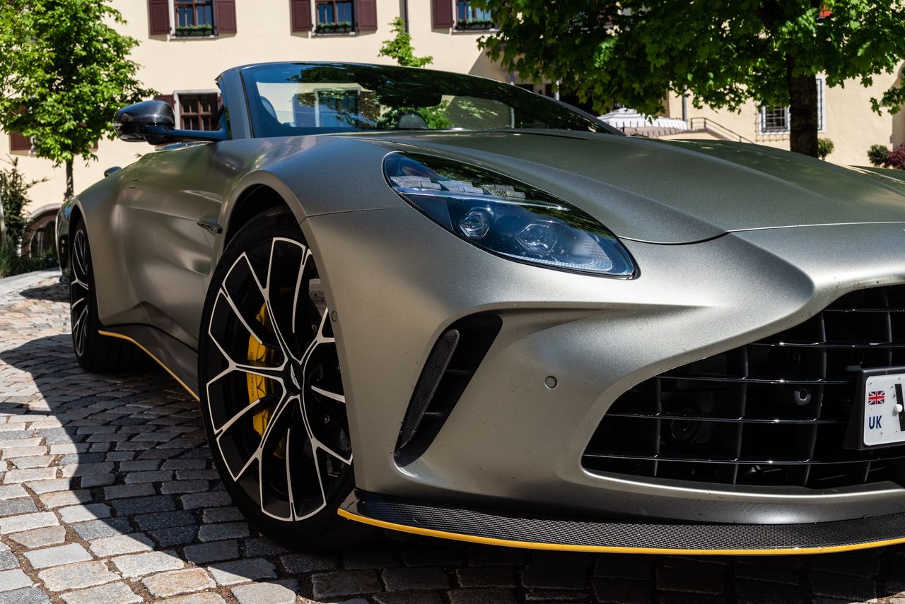 Aston Martin Vantage Roadster