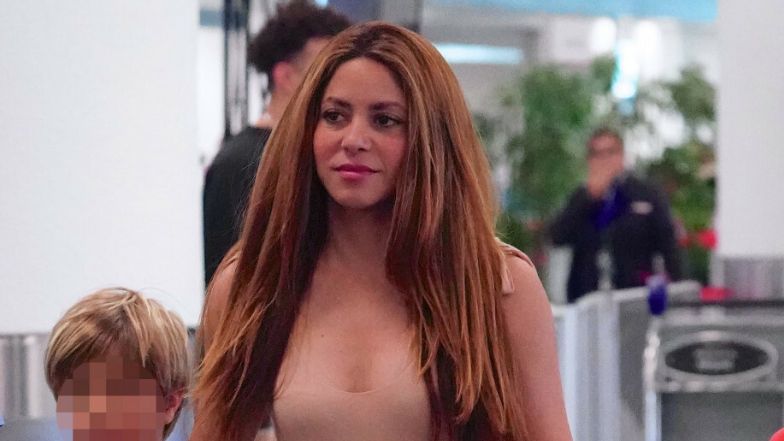 Shakira prowadzi synów przez lotnisko w Miami