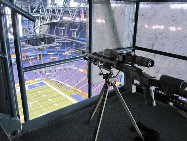Co widzi policyjny snajper podczas Super Bowl? 4