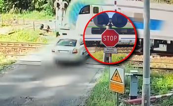 Wjechała z dziećmi pod pociąg. Nagranie mrozi krew w żyłach
