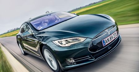 Tesla Model S po 400 000 km jako taksówka. Naprawa droga, ale tylko jedna!
