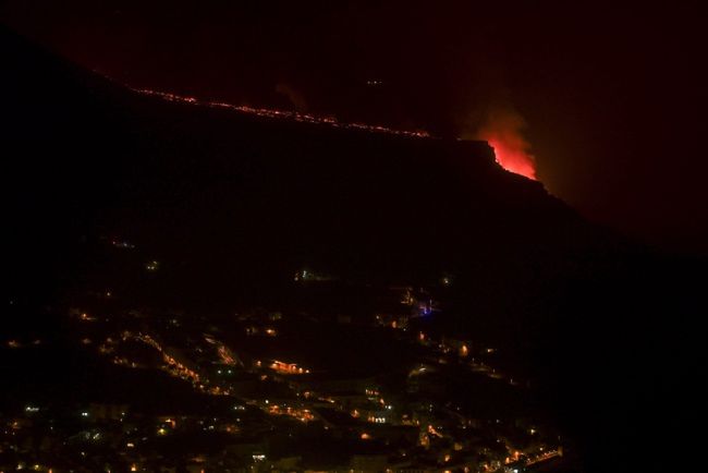 Lawa o temperaturze przekraczającej 980 stopni w połączeniu z morską wodą być stanowić ogromne niebezpieczeństwo