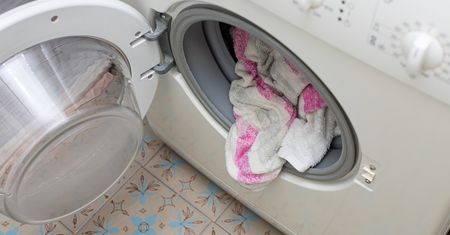 Wlej zamiast płynu do płukania. Ręczniki będą miękkie jak w hotelu