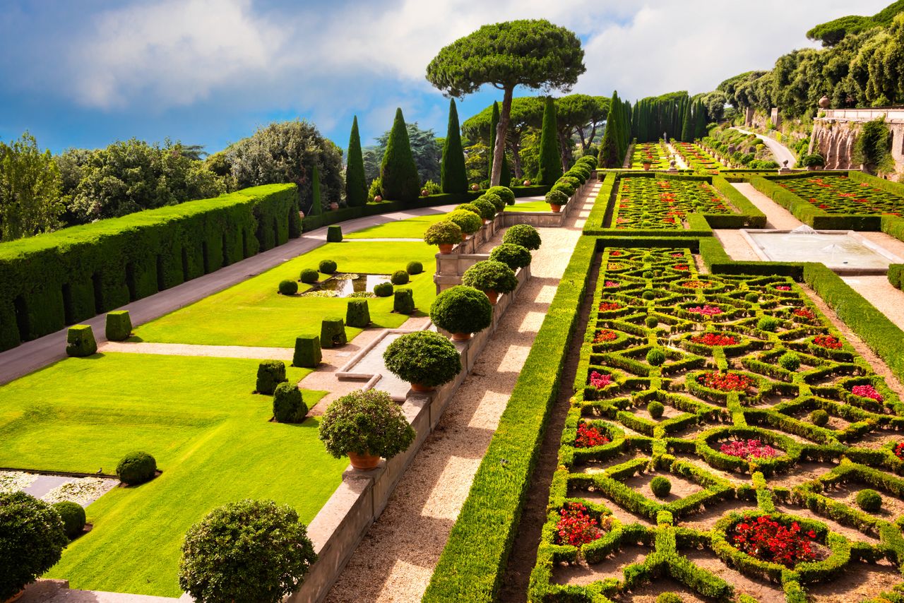 Castel Gandolfo beeindruckt auch mit seinen Gärten.