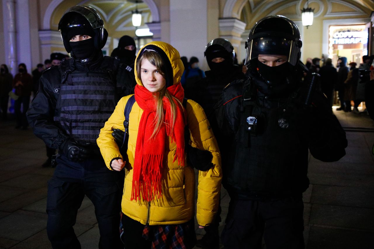 Wojna w Ukrainie. Na zdjęciu antywojenny protest w Petersburgu. 26 lutego 2022 r. 