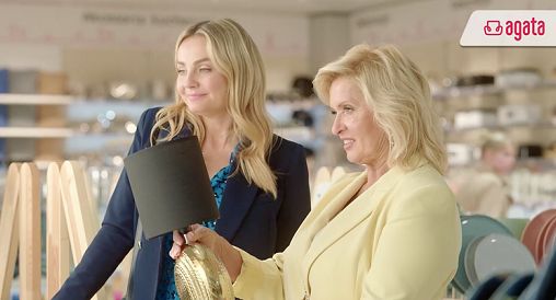 Socha i Kasprzyk w nowej reklamie Salonów Agata promują dodatki (wideo)