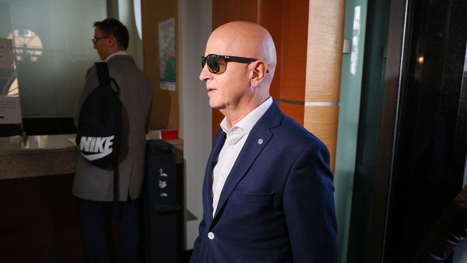 Jaros�aw Szymczyk
Pawe� Supernak
gabinet, granatnik, granatnika, Prokuratura Okr�gowa, przes�uchanie, wybuch, zarzuty, zeznania, policjant, by�y szef policji, charakterze podejrzanego, wezwanie, wezwany, wybuch granatnika, wybuchu granatnika