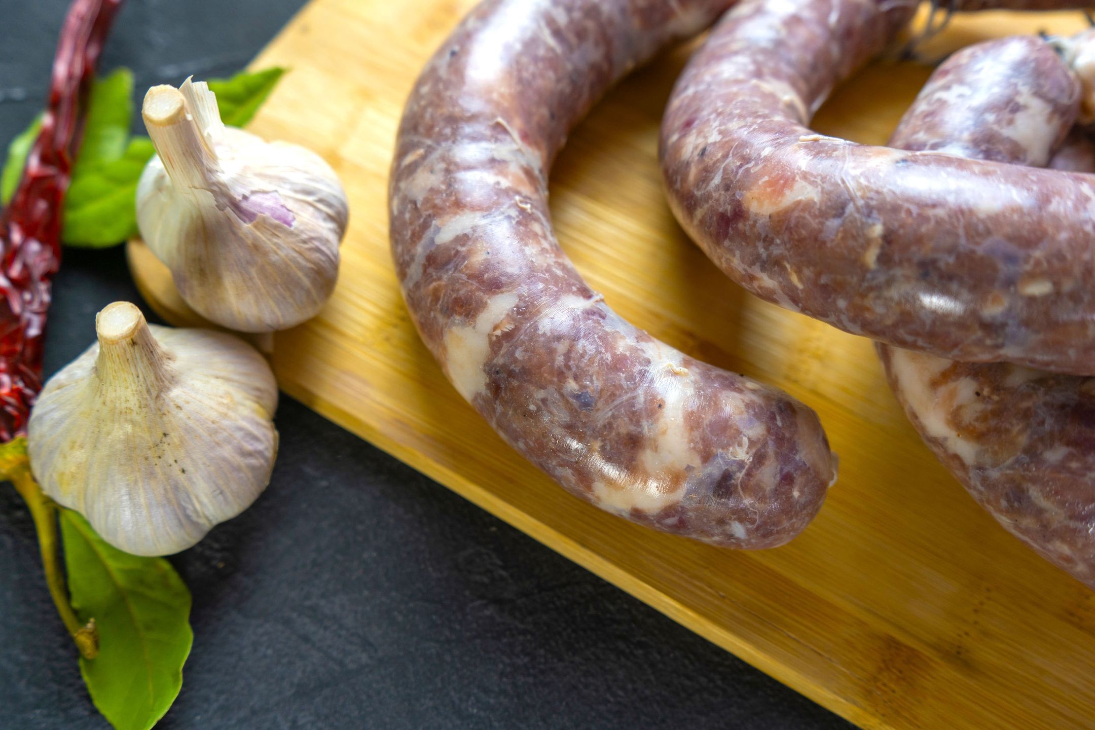 Surowa kiełbasa