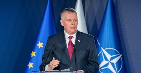 Rzucili się na Siemoniaka. Gen. Skrzypczak reaguje, zadał pytanie