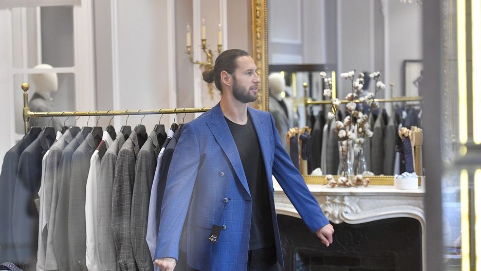 Sportowiec łączy różne style, często stawia na elegancję