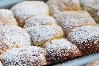 Czesi od lat stosują ten patent. Bułeczki długo smakują jak świeżo upieczone