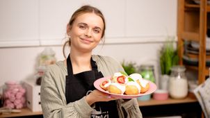 Zrezygnuj z ciężkich obiadów w upały. Ten słodki klasyk z owocami zachwyci każdego