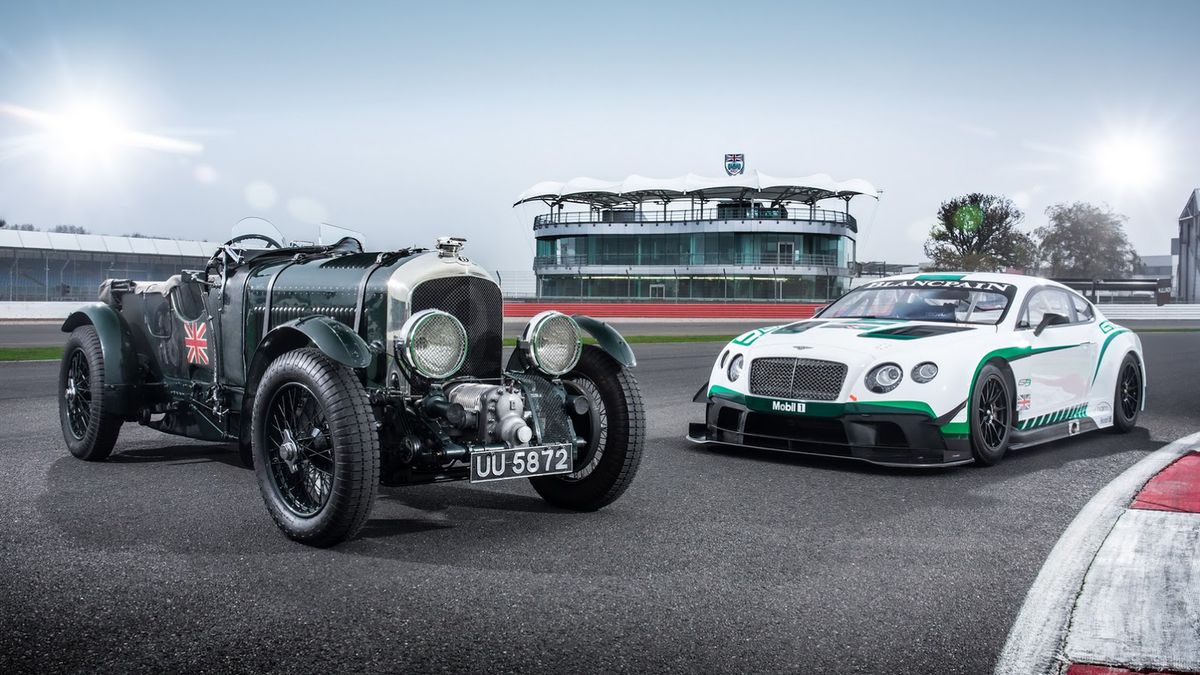 Staruszek z tych zdjęć napędzany jest przez 4,4-litrowy, doładowany sprężarką mechaniczną, czterocylindrowy silnik rzędowy. Moc przenoszona jest na tylne koła przez 4-biegową ręczną skrzynię biegów. Wyścigowa wersja tego wozu rozwijała 245 KM. Potężny Blower ważył 1727 kg.