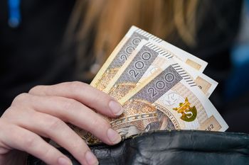 Te roczniki żyją od wypłaty do wypłaty. Wskazano dwa pokolenia